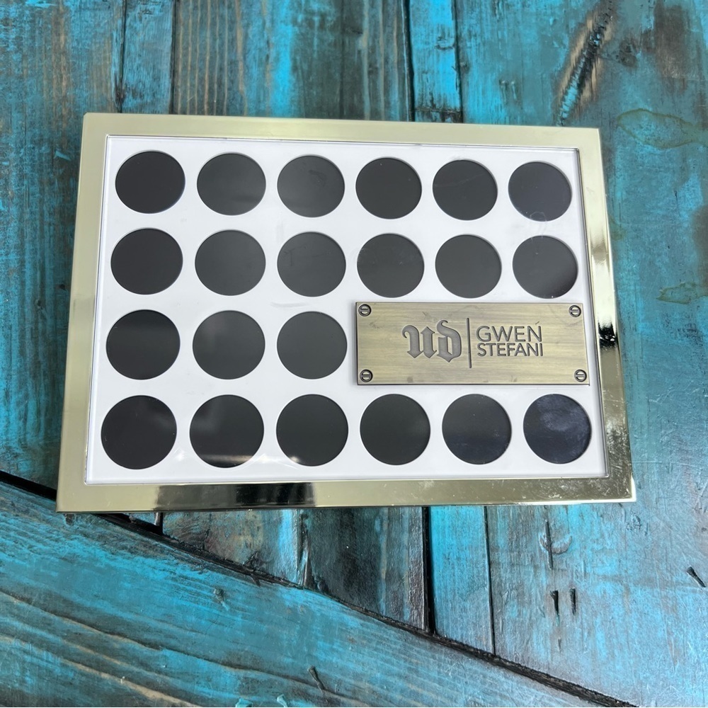 URBAN  DECAY UD X GWEN STEFANI EYESHADOW PALETTE - Picture 2 of 11